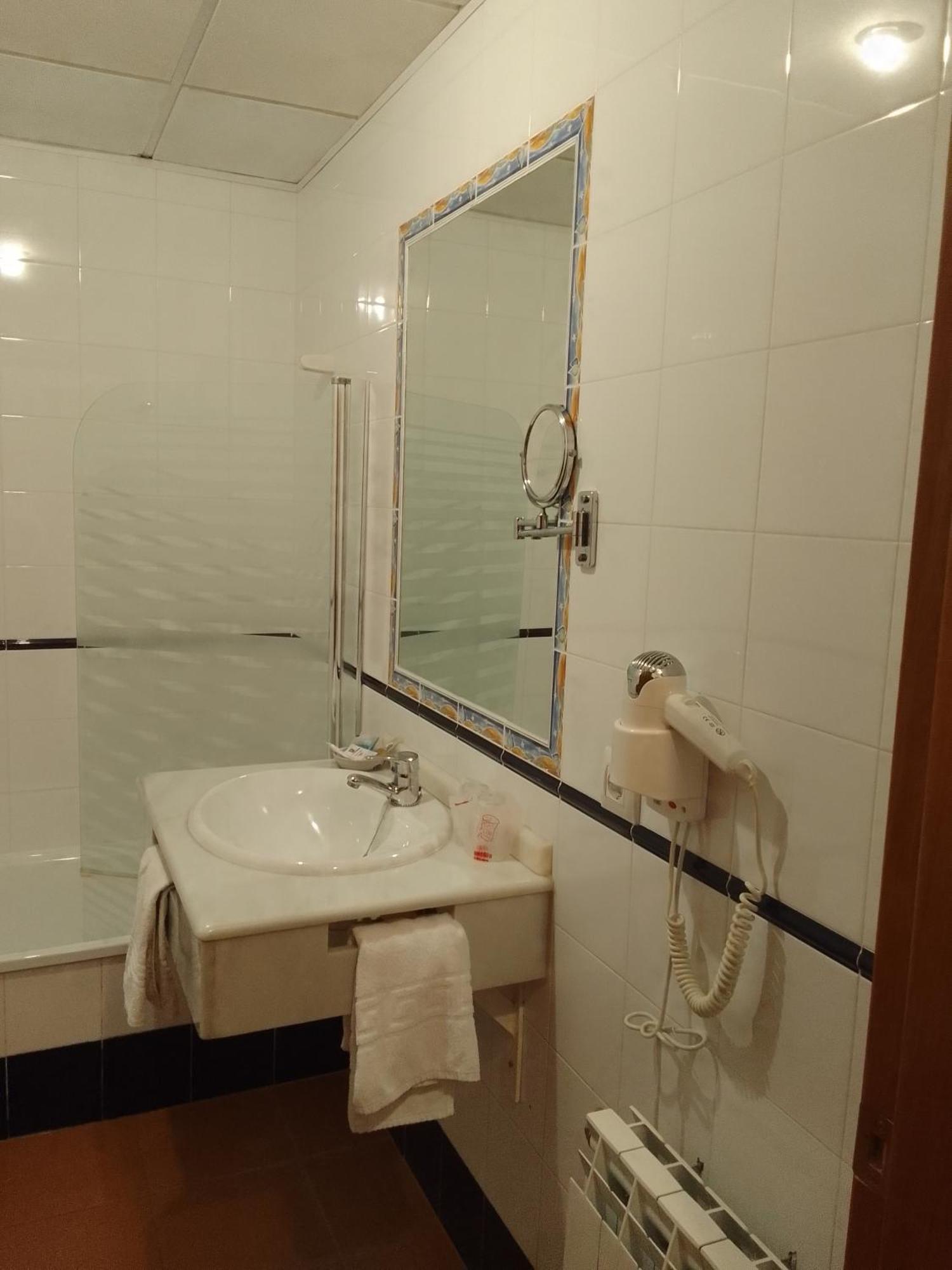 Hotel San Julian Burunchel ภายนอก รูปภาพ